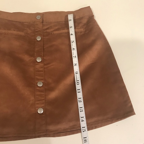 Faux suede buttoned skirt - Picture 3 of 5